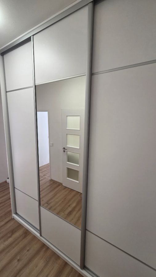 Vestavná skříň – fotka 6