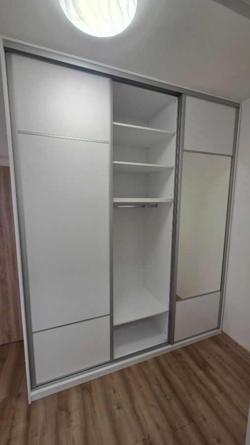 Vestavná skříň – fotka 4