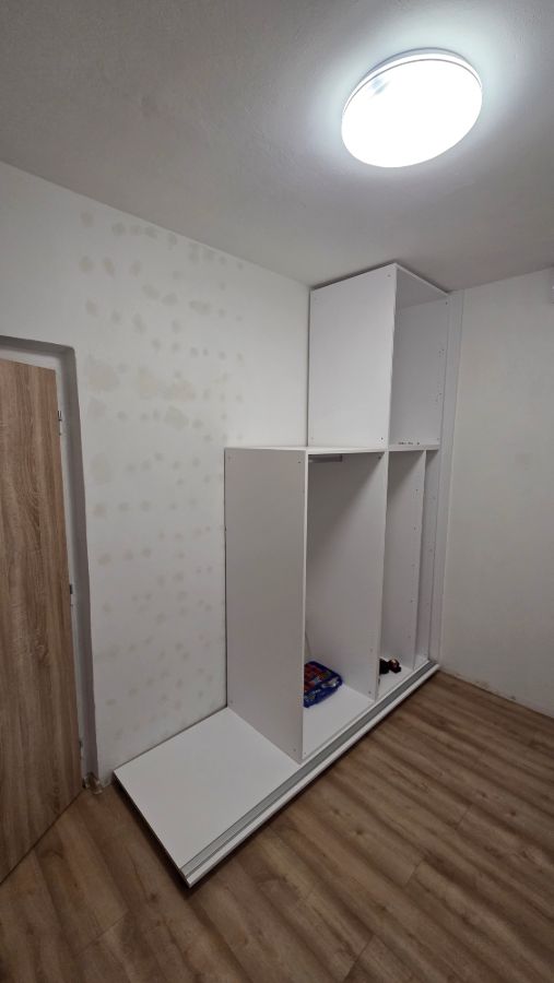 Vestavná skříň – fotka 10